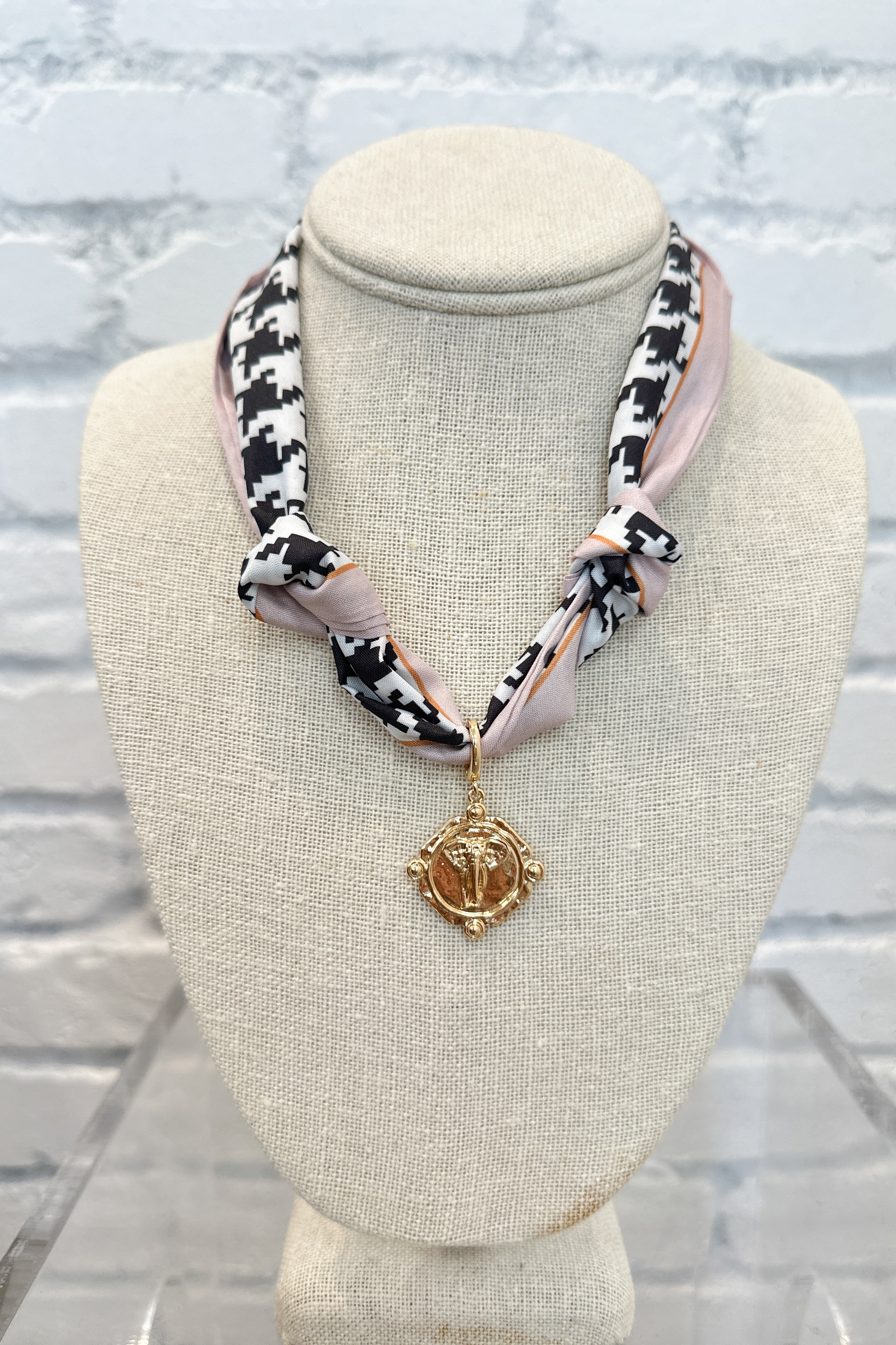 Gameday Scarf Necklace - Houndstooth with Elephant Medallion