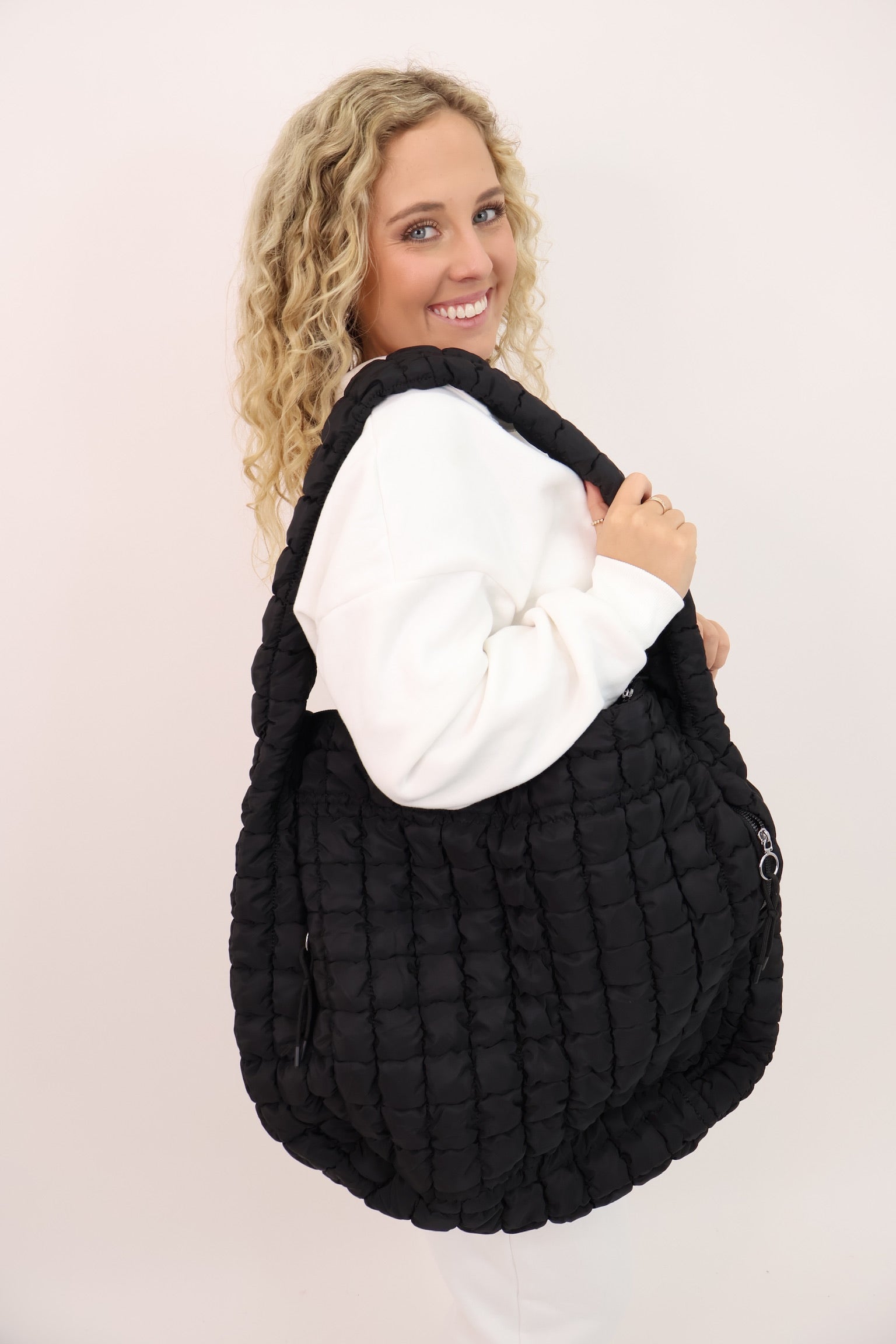 今人気中! ★ COS ★ Quilted Oversized Shoulder Bag Black M8XLbCwyC3HbcaUKreE8j3.jpg