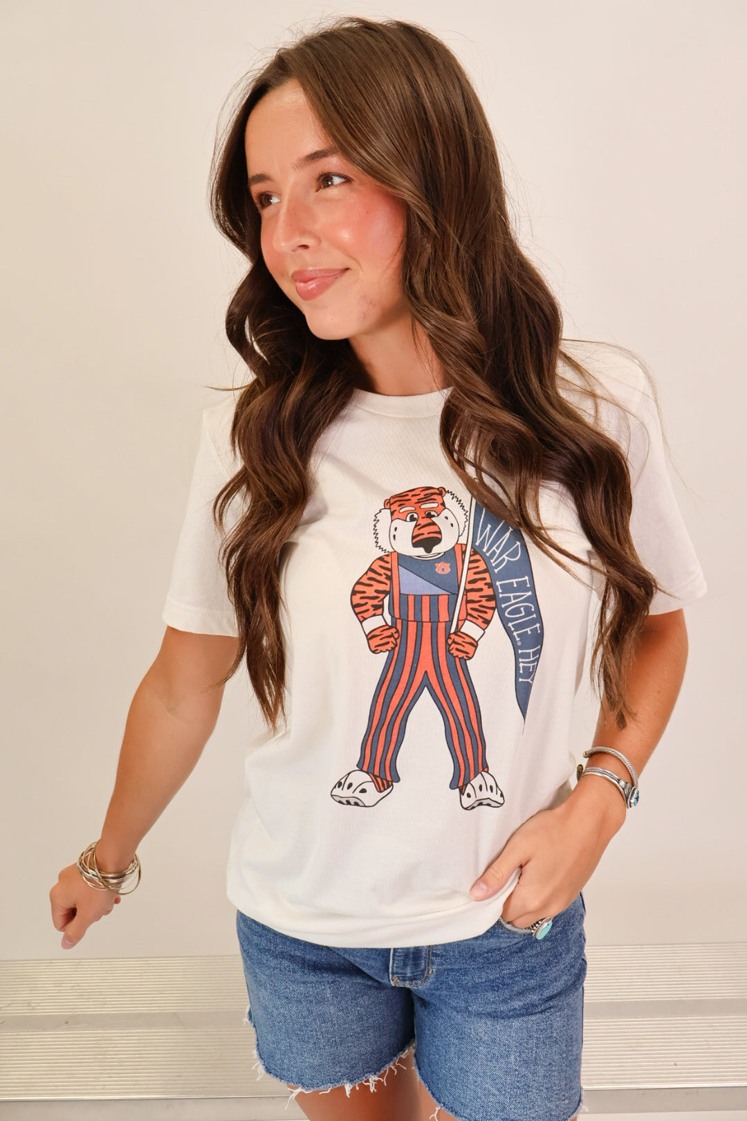 Vintage white Auburn Tigers War Eagle Hey Aubie pennant tee — view 4