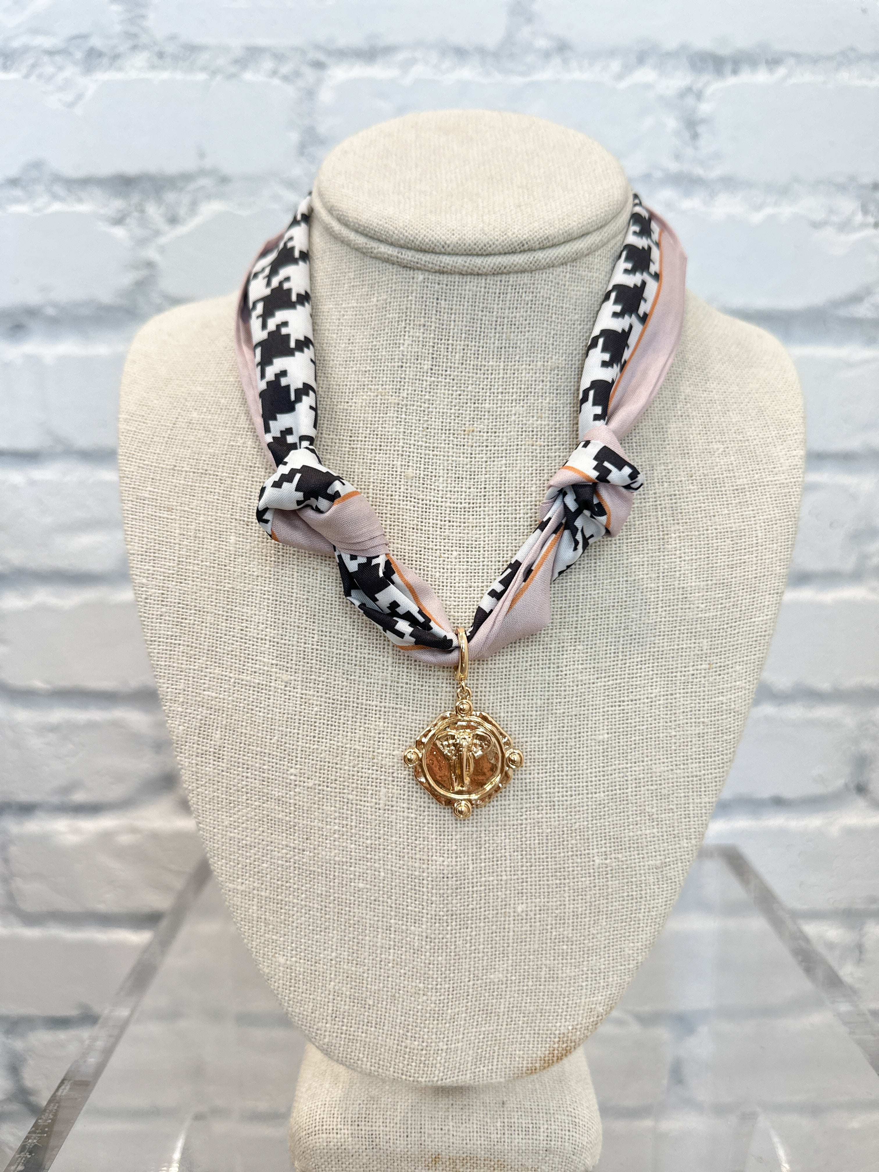 Gameday Scarf Necklace - Houndstooth with Elephant Medallion
