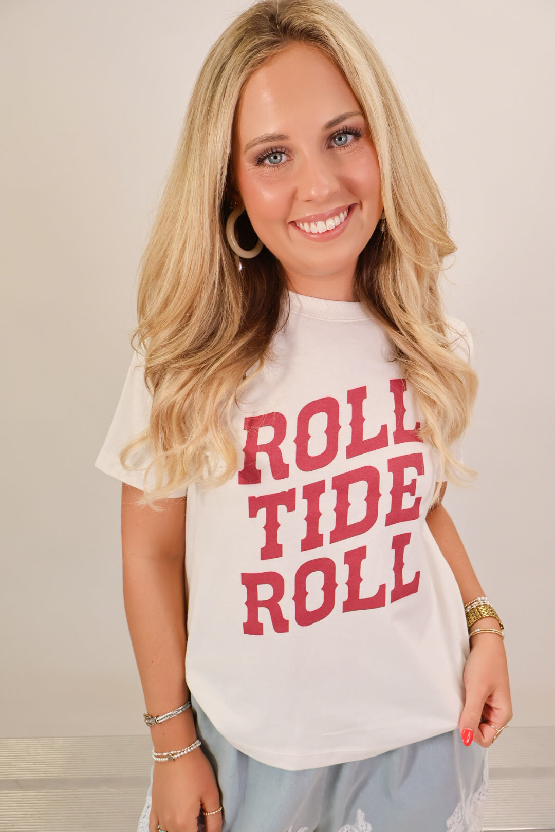 Vintage white Alabama Roll Tide Roll crop tee on model