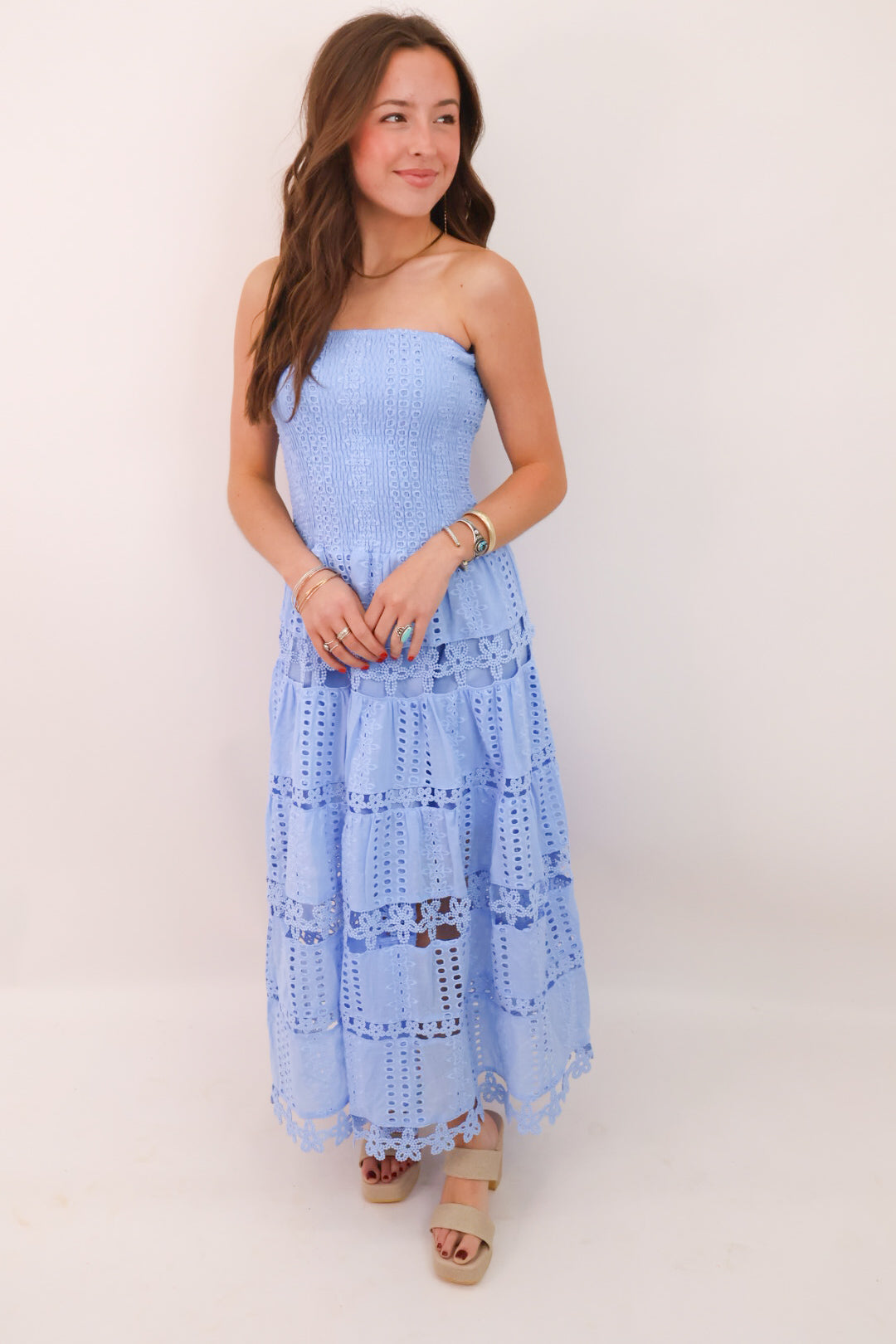 【★大感謝セール】 Eyelet Lace Smocked Strapless Midi Dress - Chambray Blue ワンピース