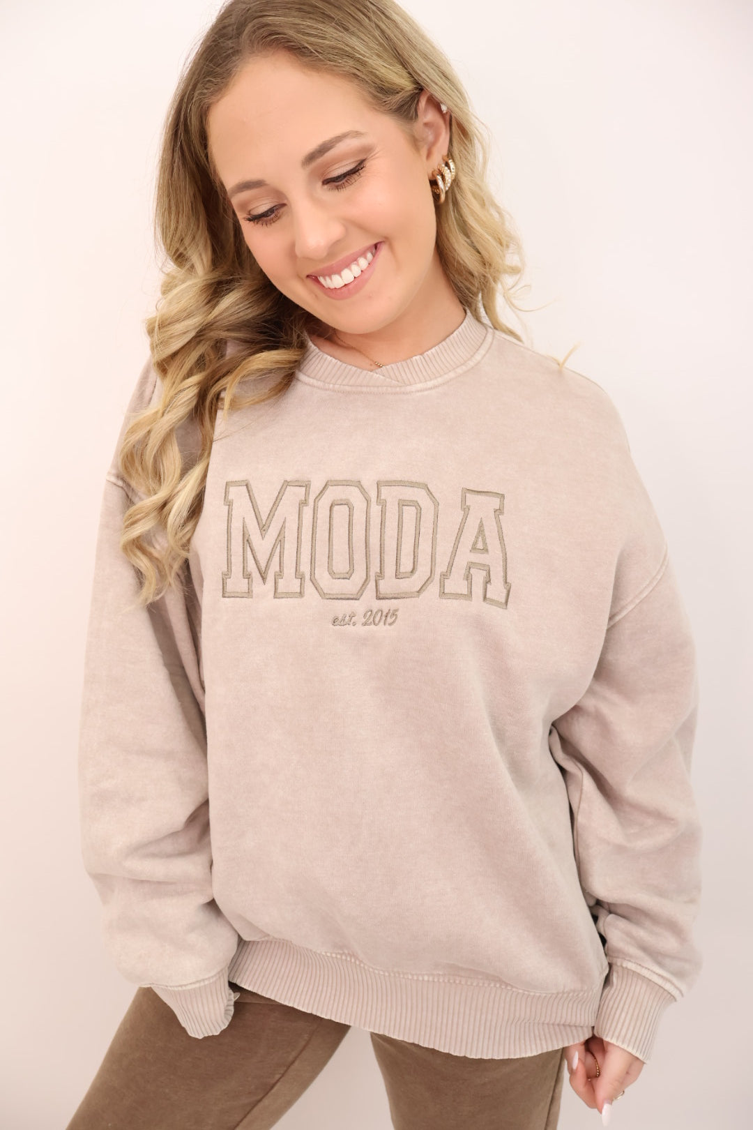 Moda Embroidered Oversized Pullover - Mocha