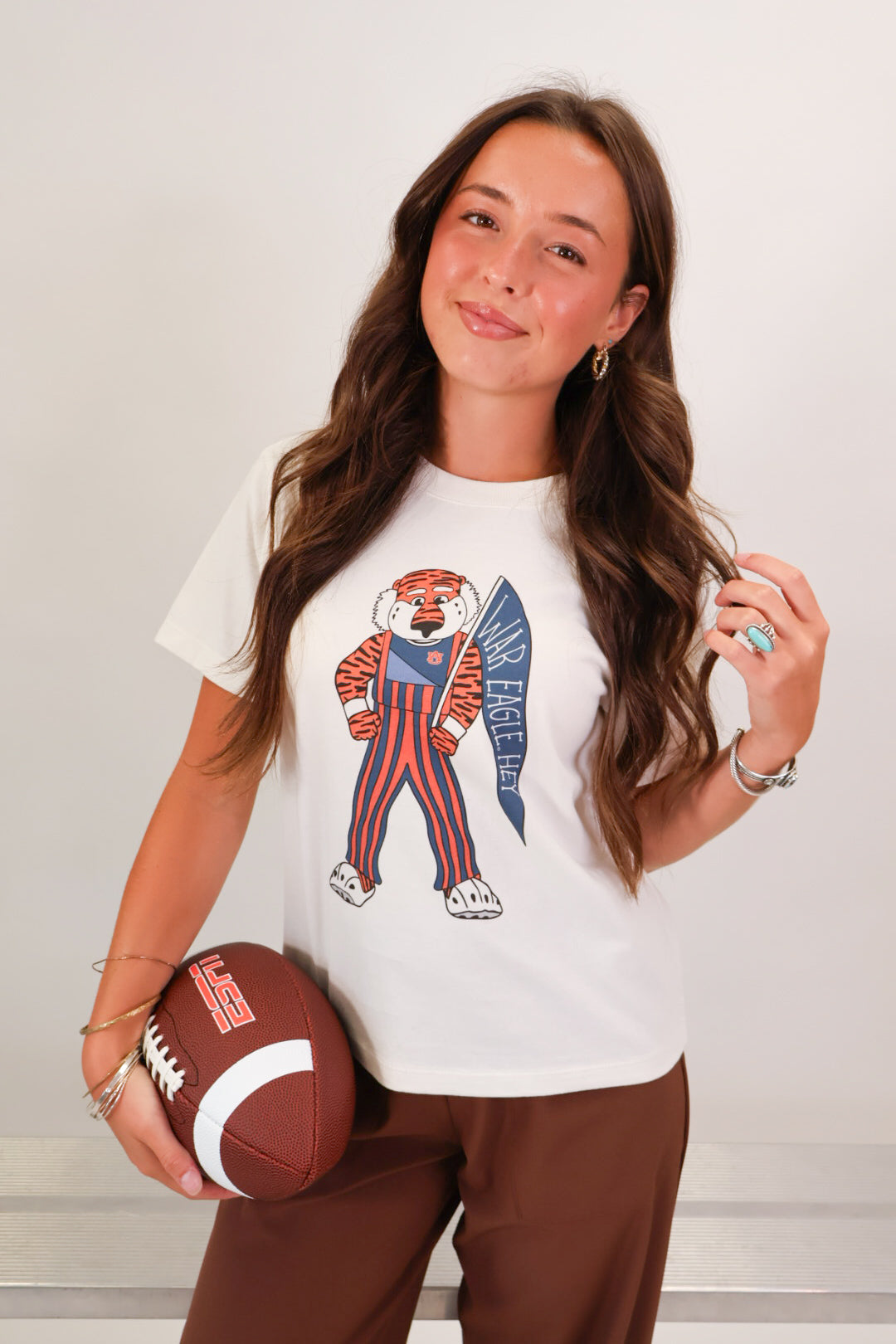 Vintage white Auburn Tigers War Eagle Hey Aubie pennant crop tee — view 4